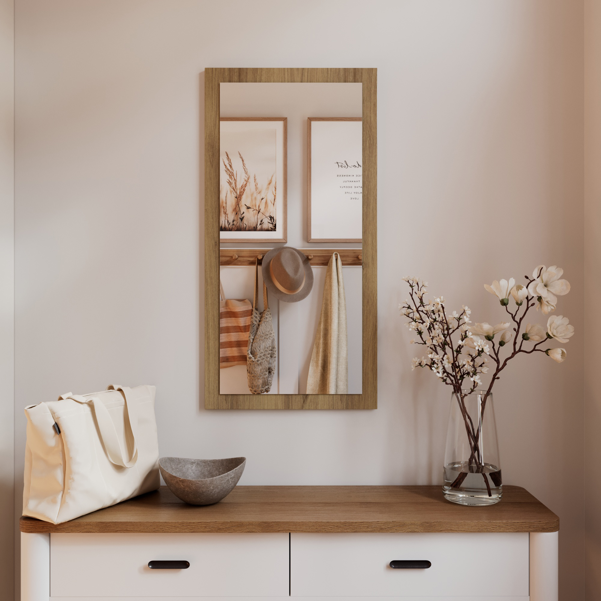 Wandspiegel Doman auf dekorativen Holzplatte im modernen Stil mit elegantem Rahmen und Befestigung