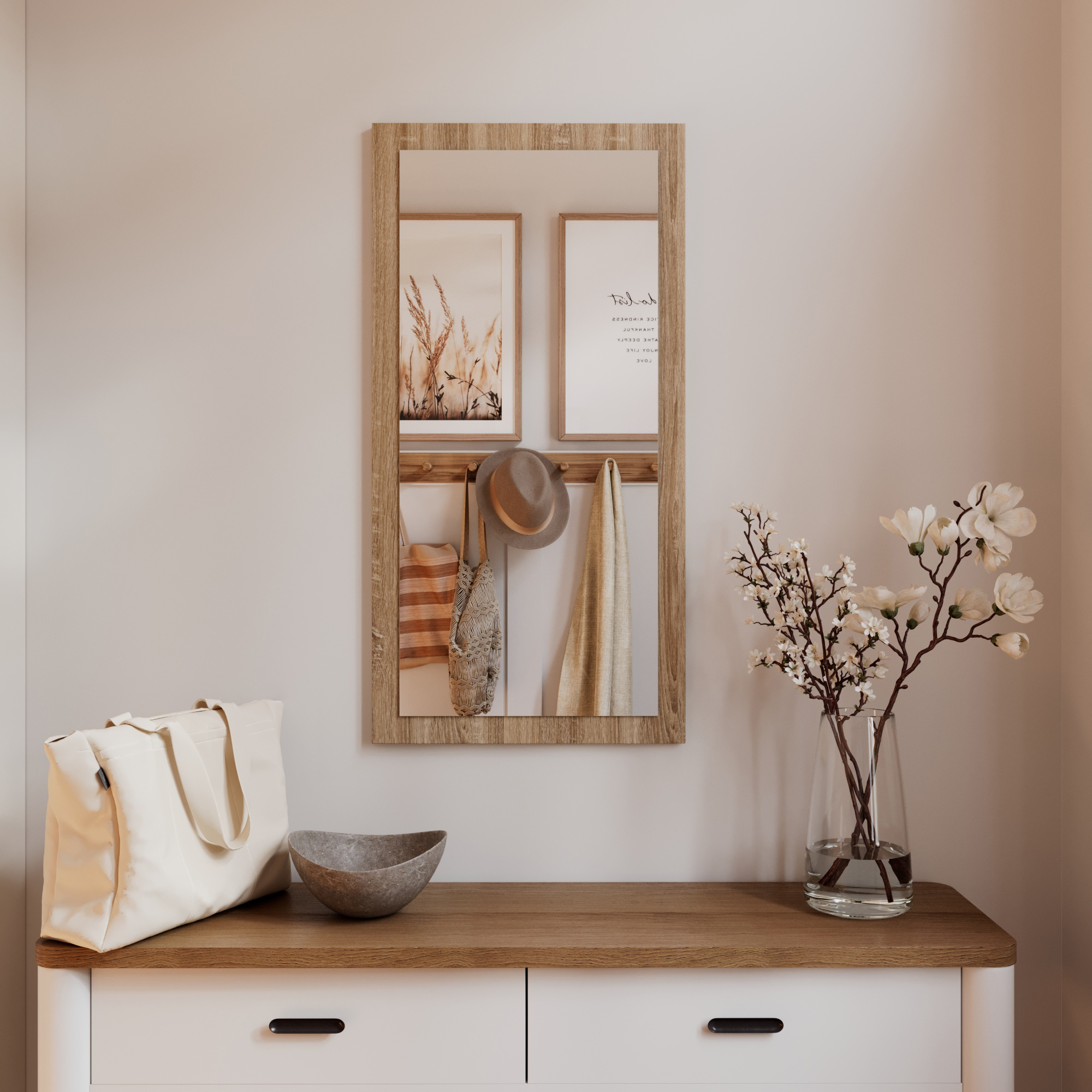 Wandspiegel Doman auf dekorativen Holzplatte im modernen Stil mit elegantem Rahmen und Befestigung